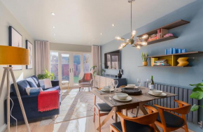 Castle Townhouse Kenilworth - Private Parking - 24 Hr Gym Access - Town Centre